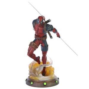 Estátua DEADPOOL ESPADAS - Marvel Gallery - Diamond Select..